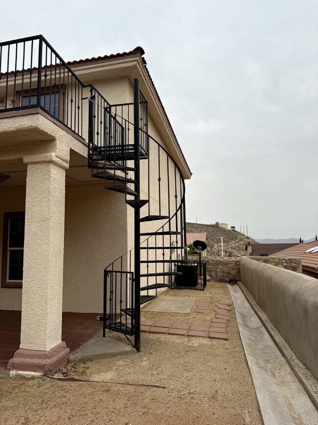 Building Photo - 317 Zenith Dr