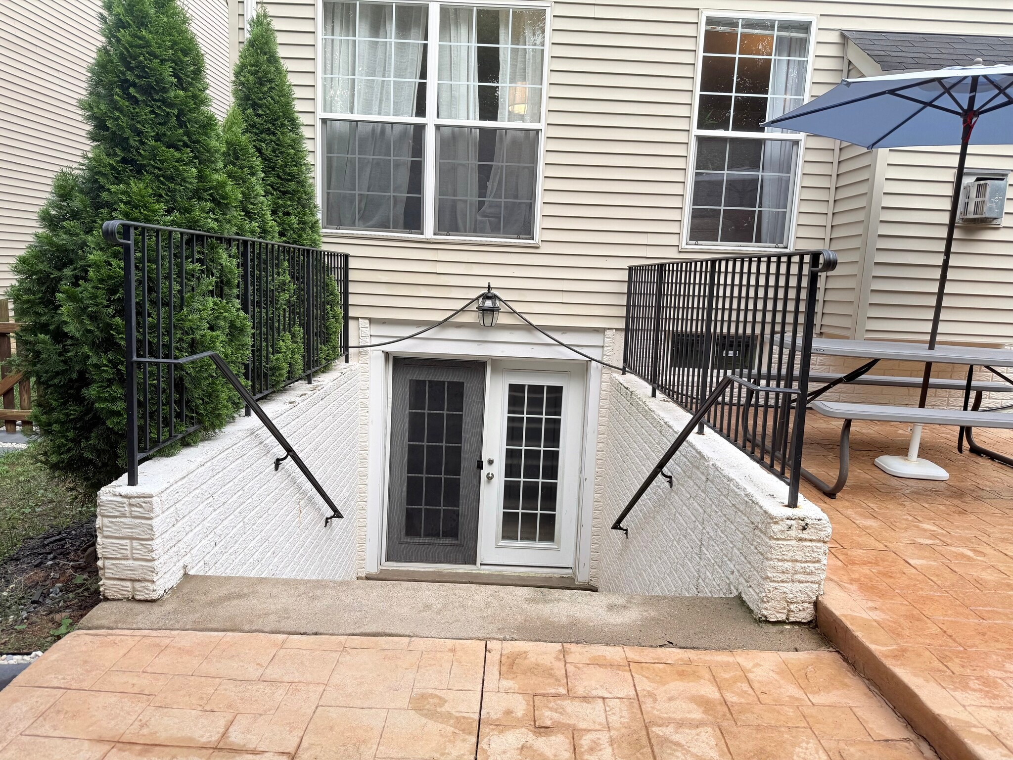 Building Photo - 12088 Maidenhair Dr