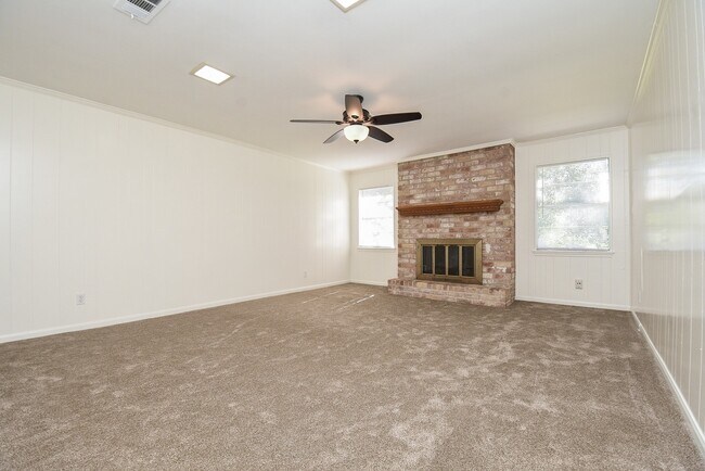 Building Photo - 4811 Shatner Dr