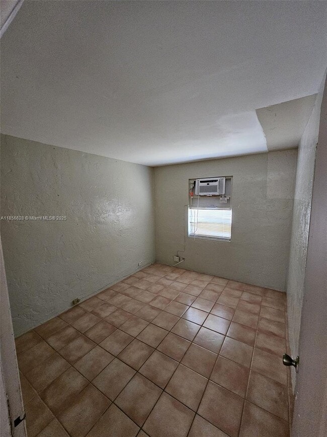Building Photo - 1575 NE 128th St