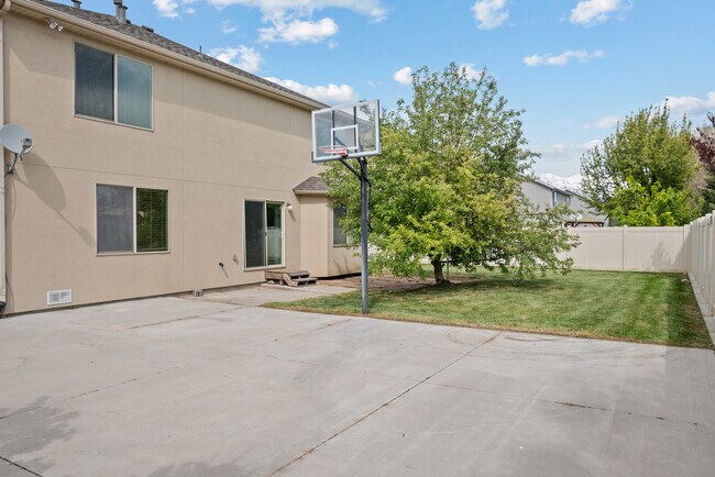 Building Photo - 2867 W 400 S