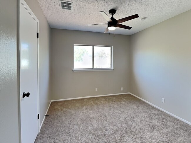 Building Photo - 8011 Manderly Pl