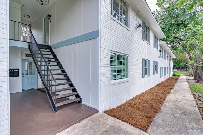 Building Photo - Charming 1-bedroom, 1-bath apartment locat...