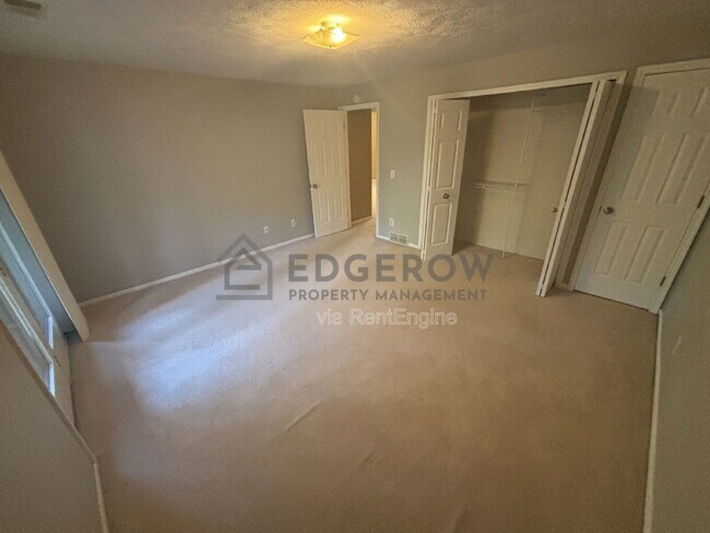 Building Photo - 2726 Sandstone Terrace NE