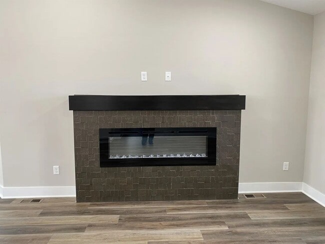 Building Photo - 8625 E Cherrywood Ct