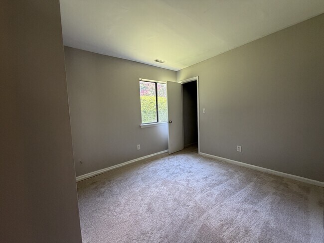 Building Photo - 5224 Farm Pond Ln