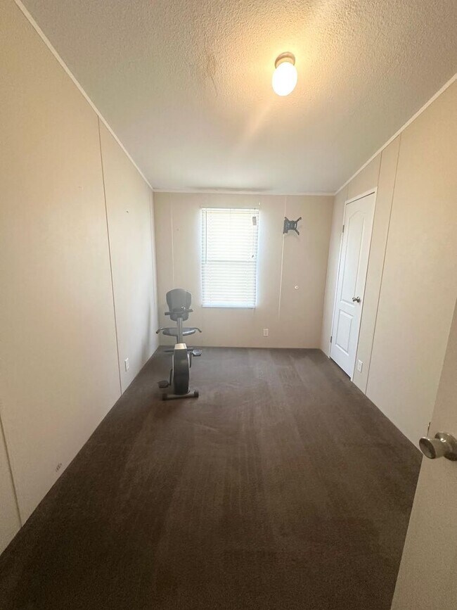 Building Photo - 3 Bedroom 2 Bathroom Ready to Rent