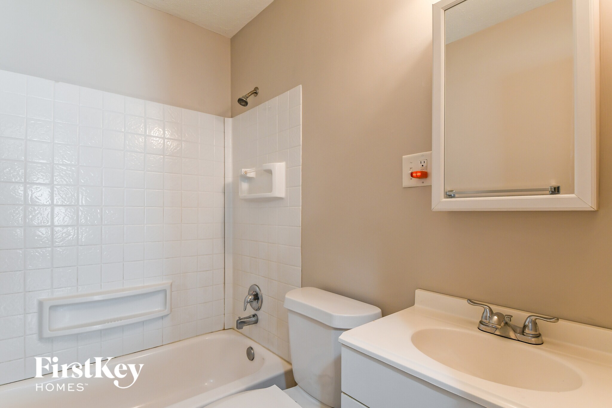 Building Photo - 240 Maple Dr