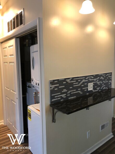 Building Photo - 1641 Summit Street