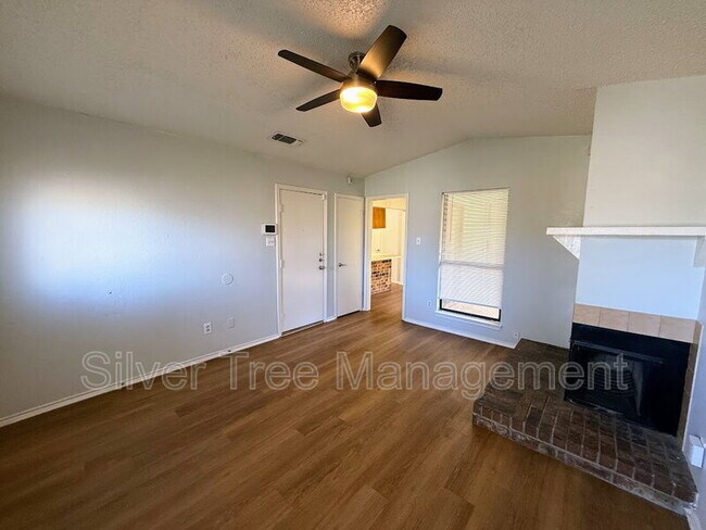 Building Photo - 6847 S Creek Dr