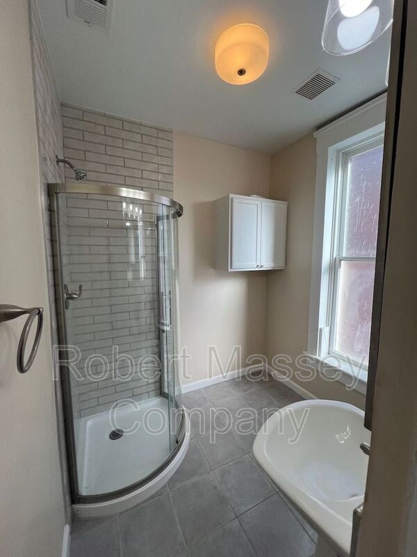 Building Photo - 932 Cherokee Rd