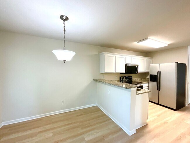 Building Photo - 1611 N Navidad St