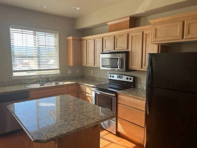 Building Photo - **SPECIAL**  FIRST MONTH FREE W/ ONE YEAR ...