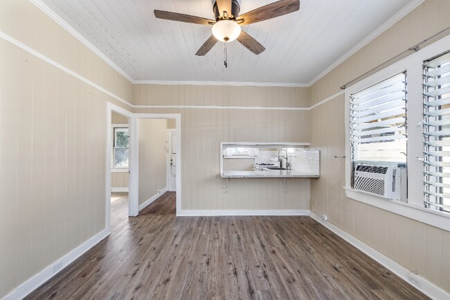 Building Photo - 3159 Lincoln Ave