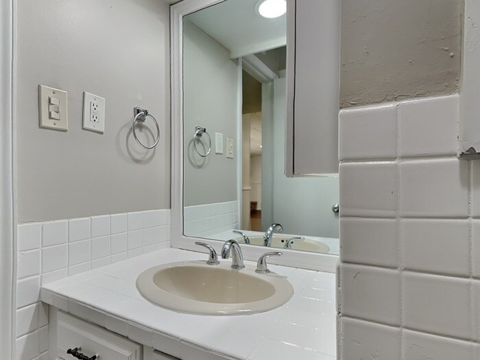 Building Photo - 2515 Wanda Dr