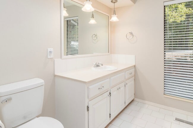 Building Photo - 2 Bedroom, 2 Bath Home on a wooded lot in ...