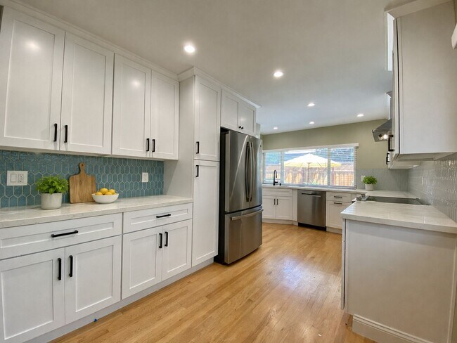 Building Photo - 1031 Mt Carmel Dr