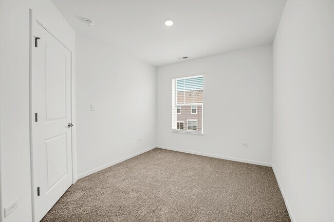 Building Photo - 25720 W Yorkshire Dr