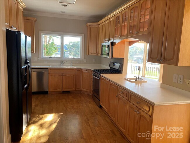 Building Photo - 144 Chandeleur Dr