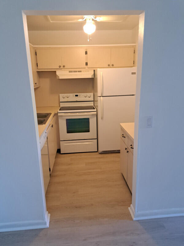 Building Photo - 243 Canterbury K