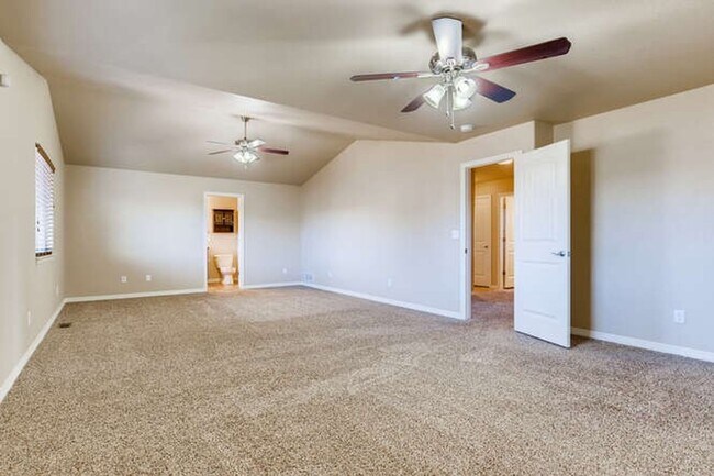 Building Photo - Evolve Real Estate: Available November 1 U...