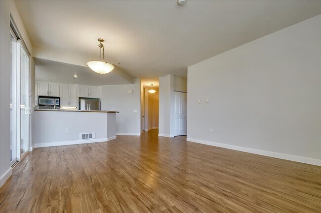 Building Photo - Candlestick Point - 2 BR, 2 BA Condo 1,166...