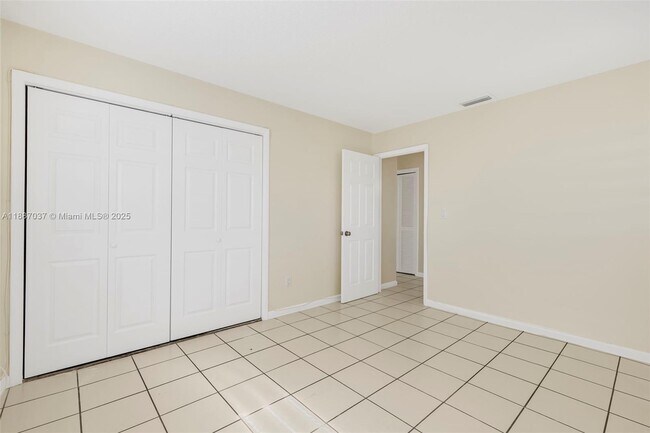 Building Photo - 5070 Ponderosa Ln