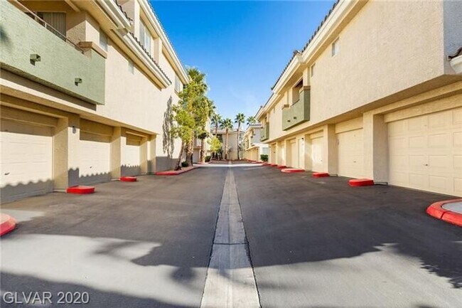 Building Photo - Spacious 3-Bedroom Condo in Guard-Gated Community with Garage