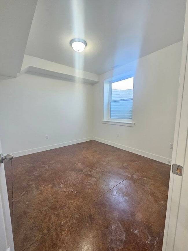 Building Photo - Country Living in Melba - Multi-Generational Home