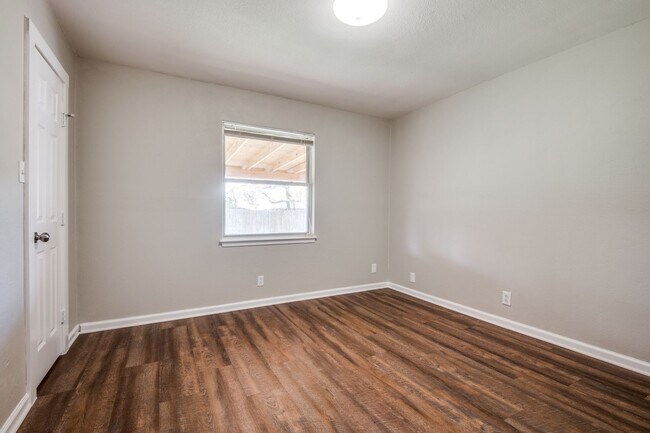 Building Photo - Stylish Home with Big Backyard in Prime Lo...