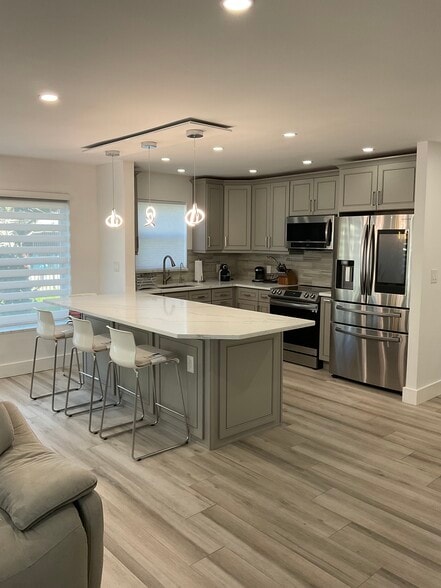 Building Photo - 2870 NE 14th Street Cswy