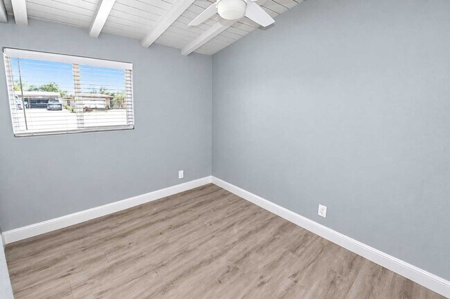 Building Photo - 955 N Fern St