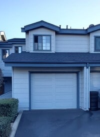 Building Photo - 2 Bedroom Condo near Meadow Park