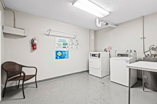 Building Photo - 550 Bayshore Dr