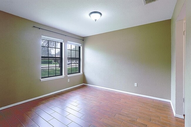 Building Photo - 3510 Oak Creek Dr