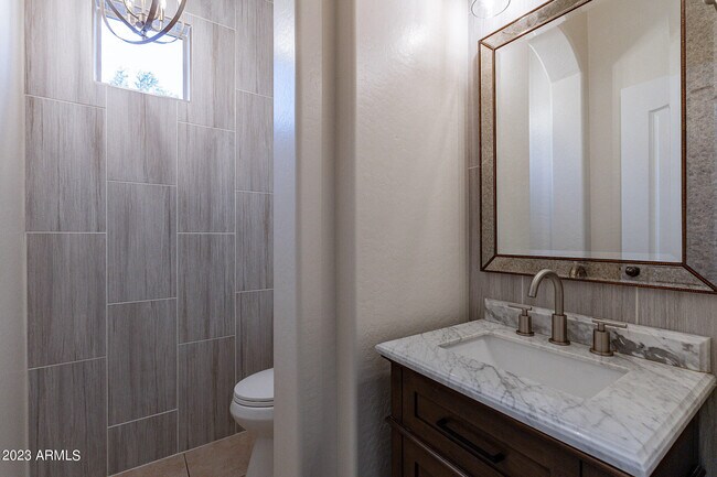 Building Photo - 2943 E Quiet Hollow Ln