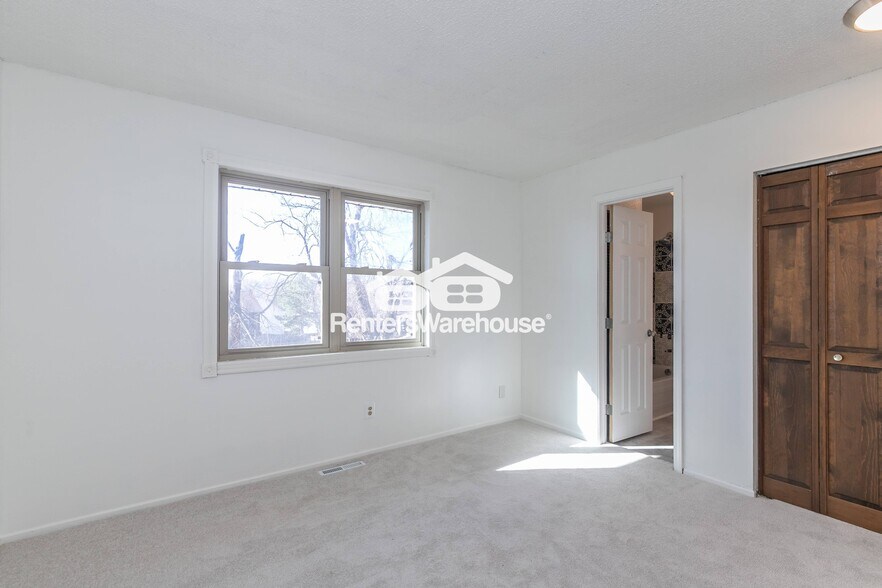 Building Photo - 203 Village Ln