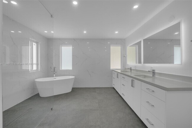 Building Photo - 6498 NW 113th Pl