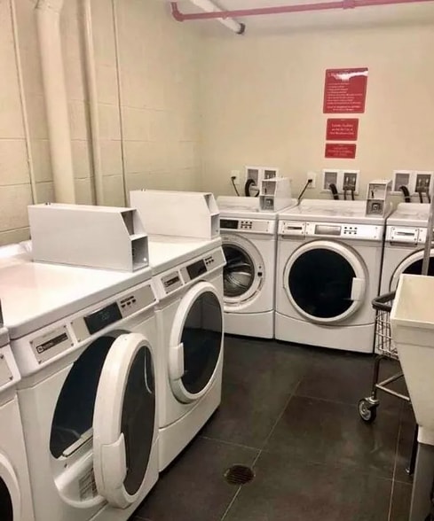 Building Photo - 99-39-9966 66th Ave