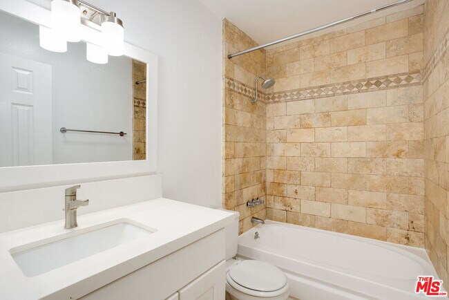 Building Photo - 2616 5th St