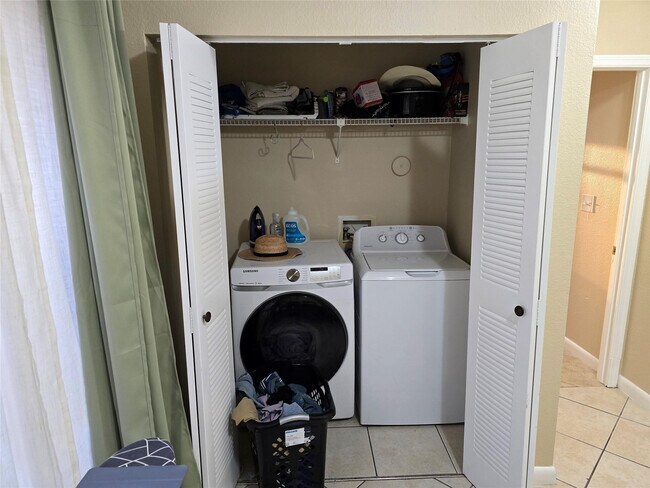 Building Photo - 2846 S University Dr