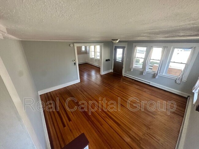 Building Photo - 376 Kenwood Ave