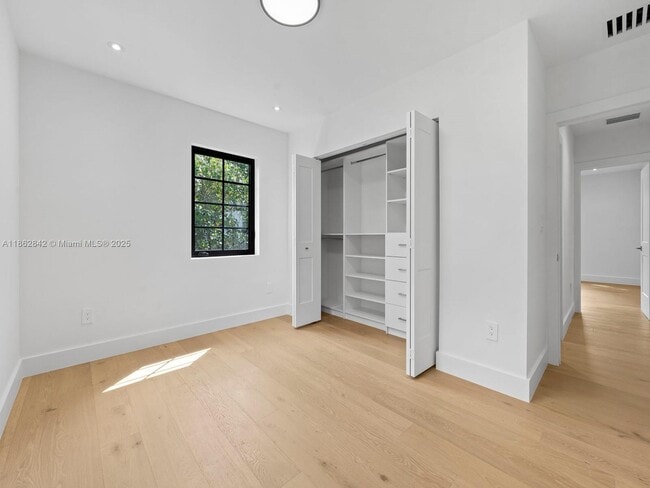 Building Photo - 39 Palermo Ave