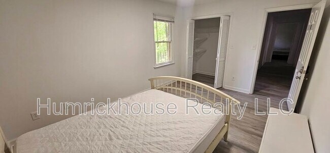 Building Photo - 438 Blue Rock Dr