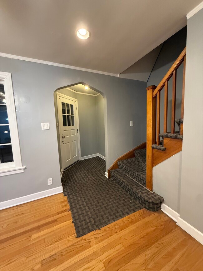 Building Photo - 6316 S Kenneth Ave