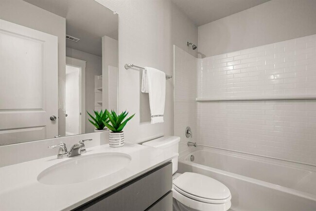 Building Photo - 253 Fieldwood Dr