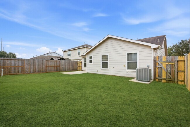 Building Photo - 3023 Legends York Dr