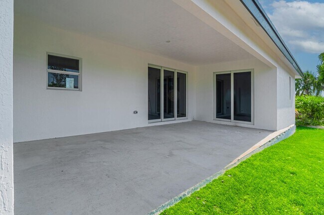 Building Photo - 15245 Brainbridge Cir