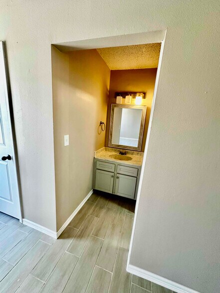 Building Photo - 2905 Beachcomber Dr