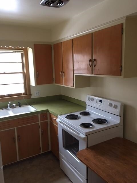 Building Photo - 925 Haywood Dr